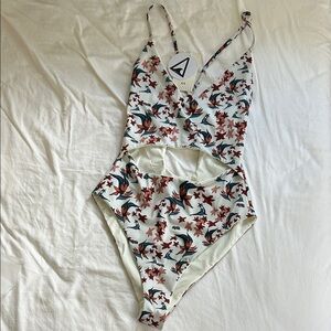 Tai Swim Women’s  One Piece Swimsuit - size large NWT